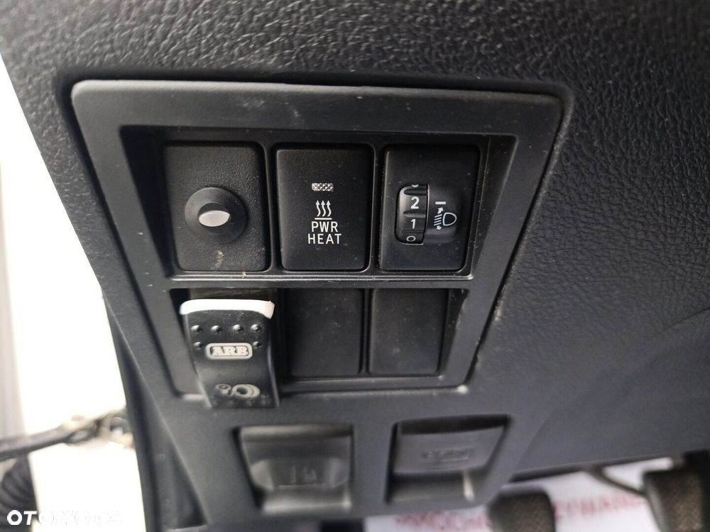 Toyota Hilux 2.4 D-4D Double Cab DLX 4x4 - 38