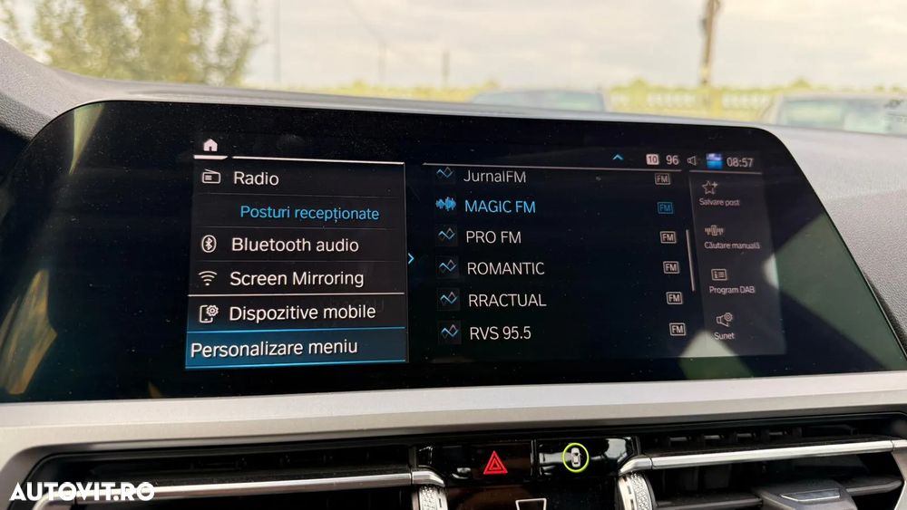 BMW Seria 3 320i Aut. Sport Line - 28