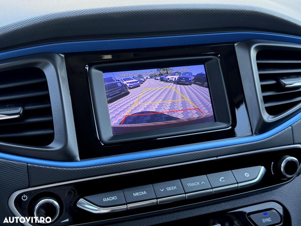 Hyundai IONIQ - 11