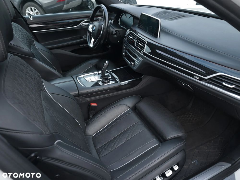 BMW Seria 7 750Li xDrive - 21