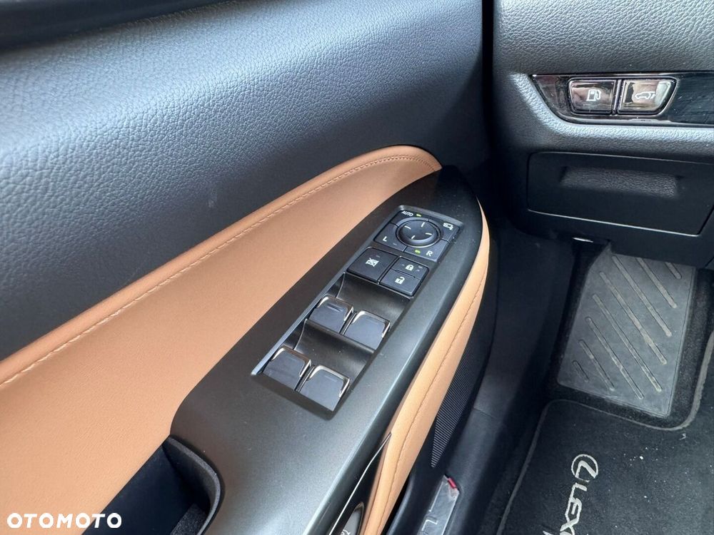 Lexus NX 450h+ Prestige AWD - 32