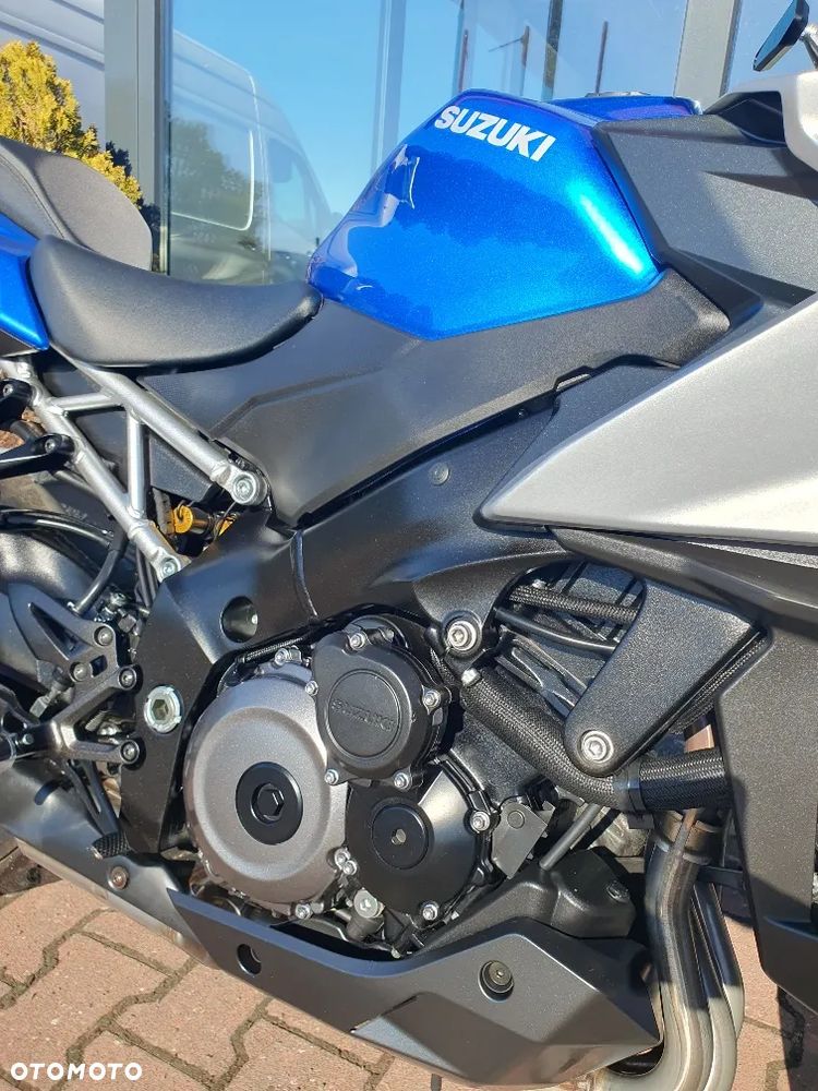Suzuki GSX - 32