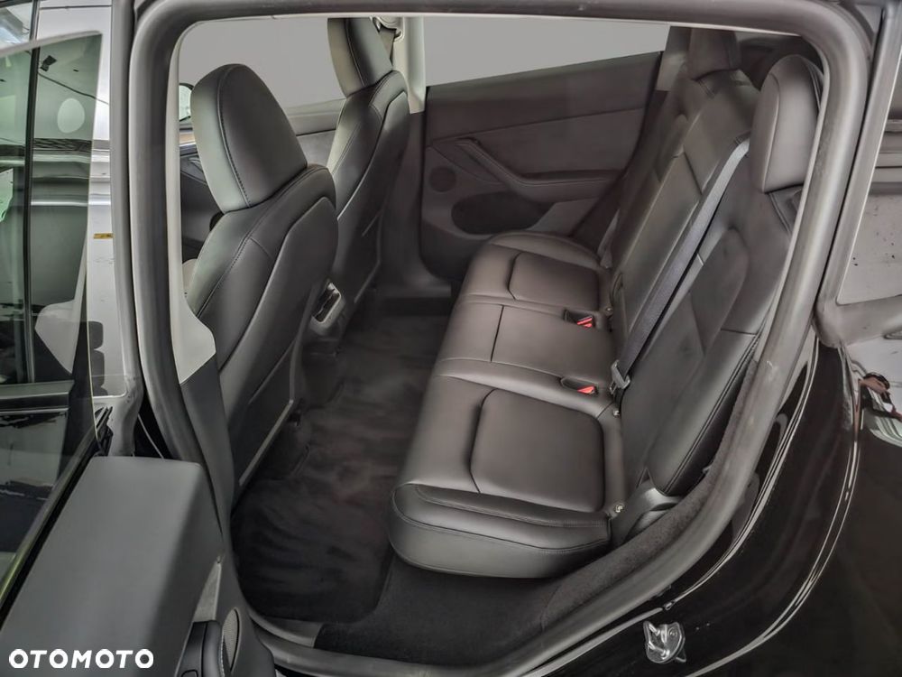Tesla Model Y Long Range AWD - 18