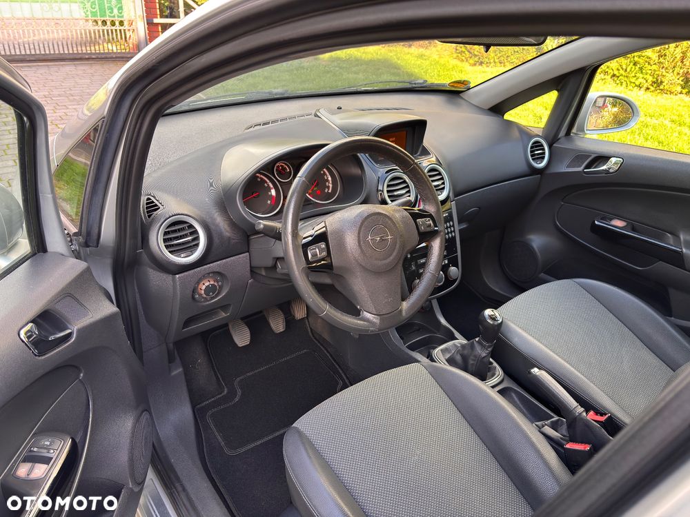 Opel Corsa 1.4 16V Cosmo - 7