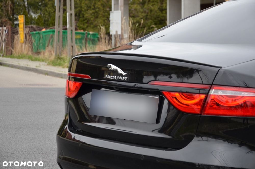 Jaguar XF 3.0 TDV6 R-Sport - 11