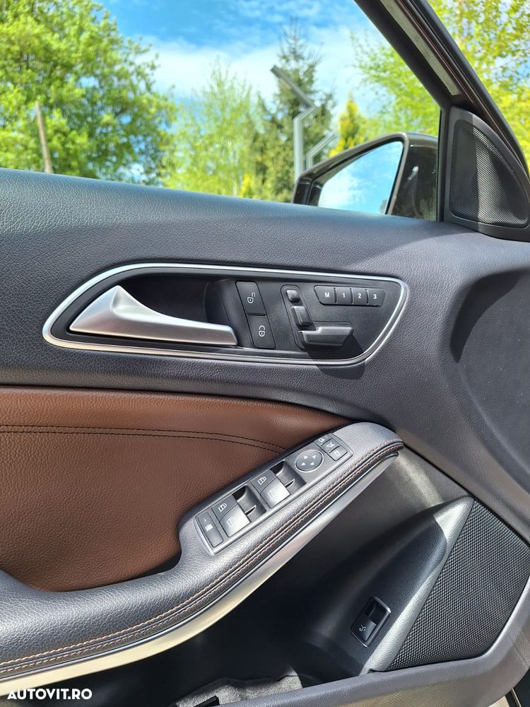 Mercedes-Benz GLA 220 CDI 4MATIC 7G-DCT - 12