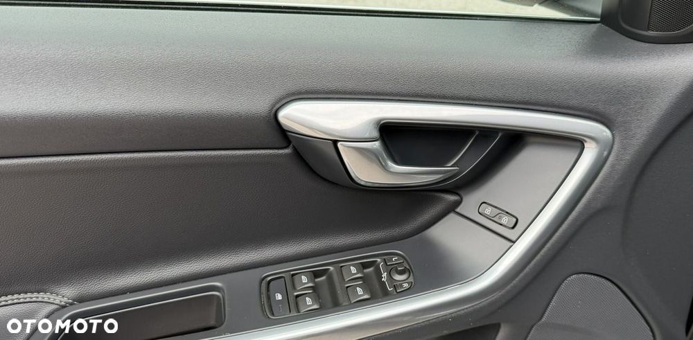 Volvo S60 D3 Drive-E Momentum - 33