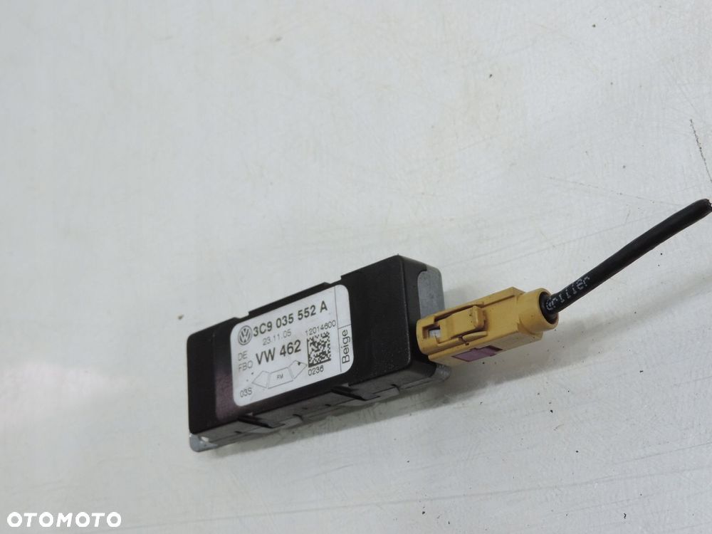 WZMACNIACZ ANTENY VW PASSAT B6 3C9035552A - 3