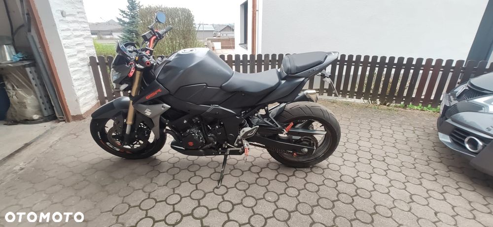 Suzuki GSR - 1
