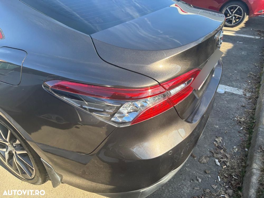 Toyota Camry 2.5 Exclusive - 10