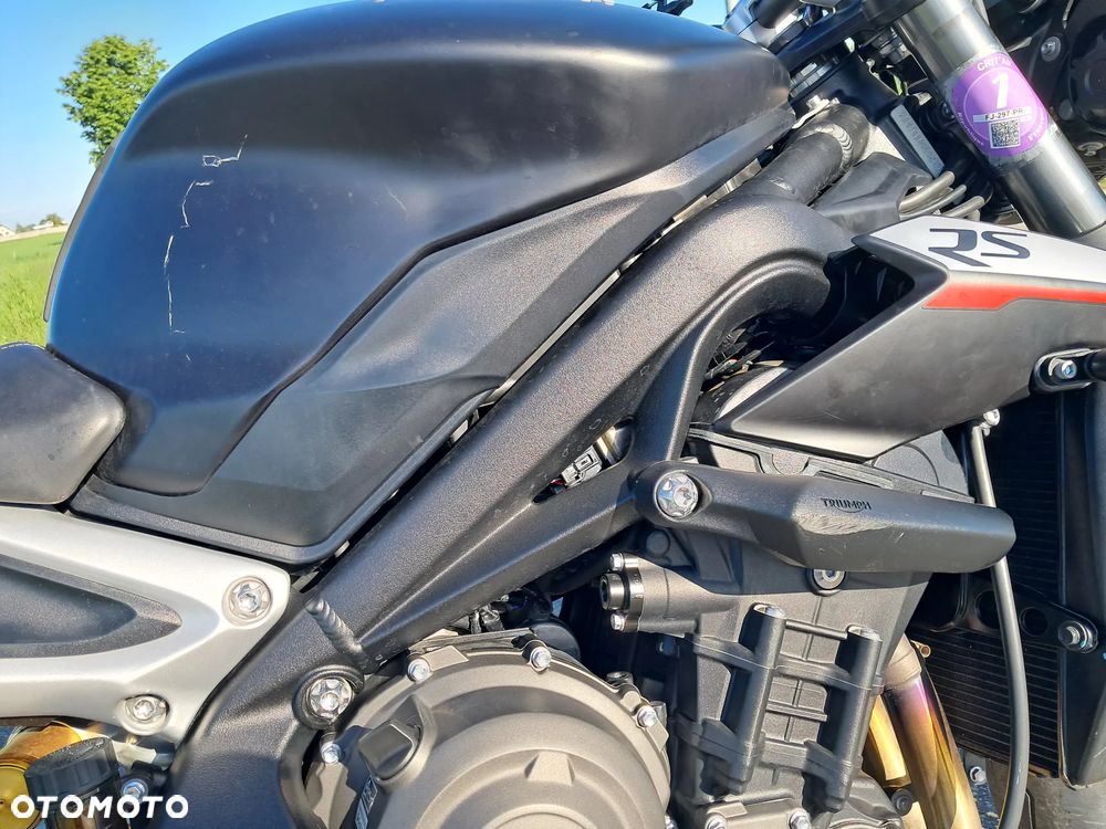 Triumph Street Triple - 10