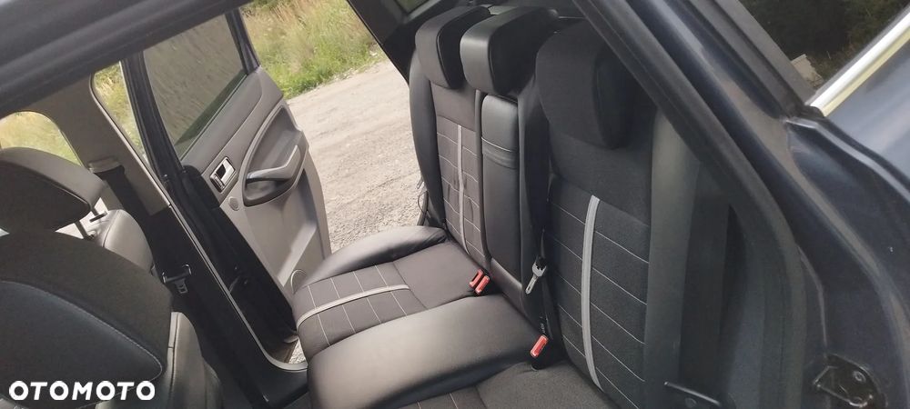 Ford Kuga 2.0 TDCi 4WD Trend - 32