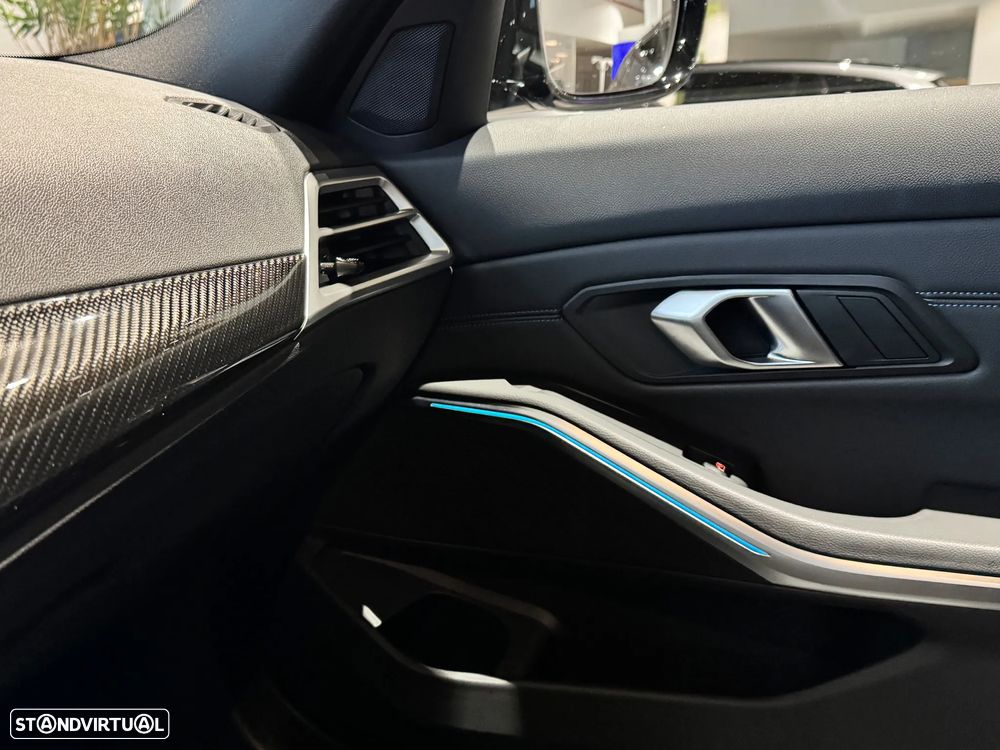 BMW 330 e Pack Desportivo M Pro Auto - 15