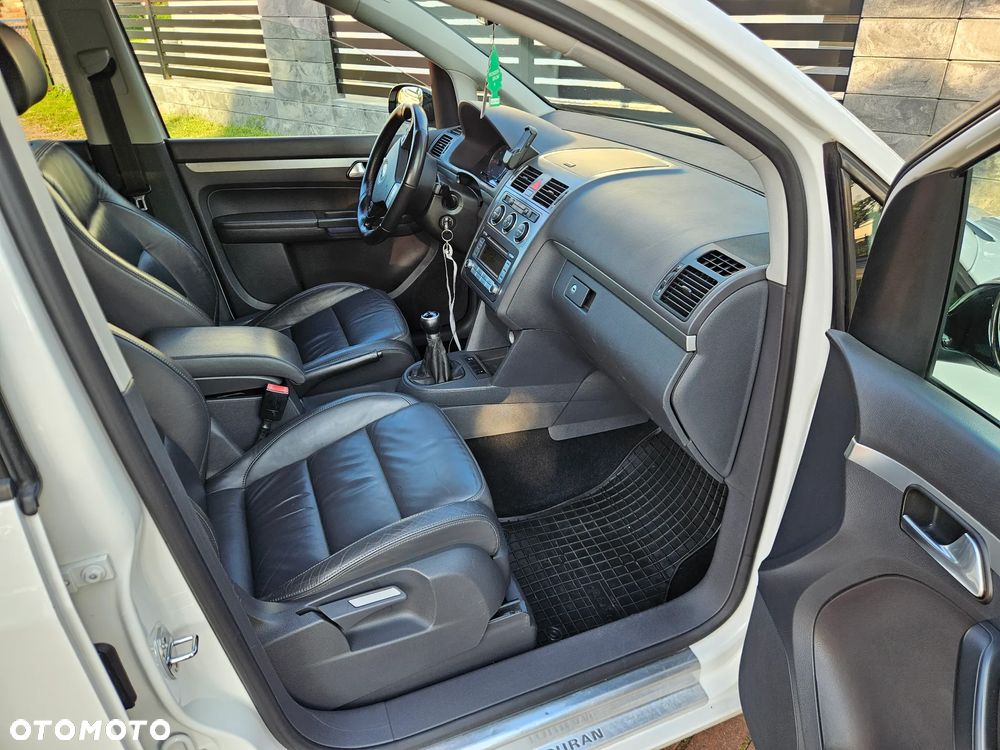 Volkswagen Touran 2.0 TDI DPF R-Line Edition - 24