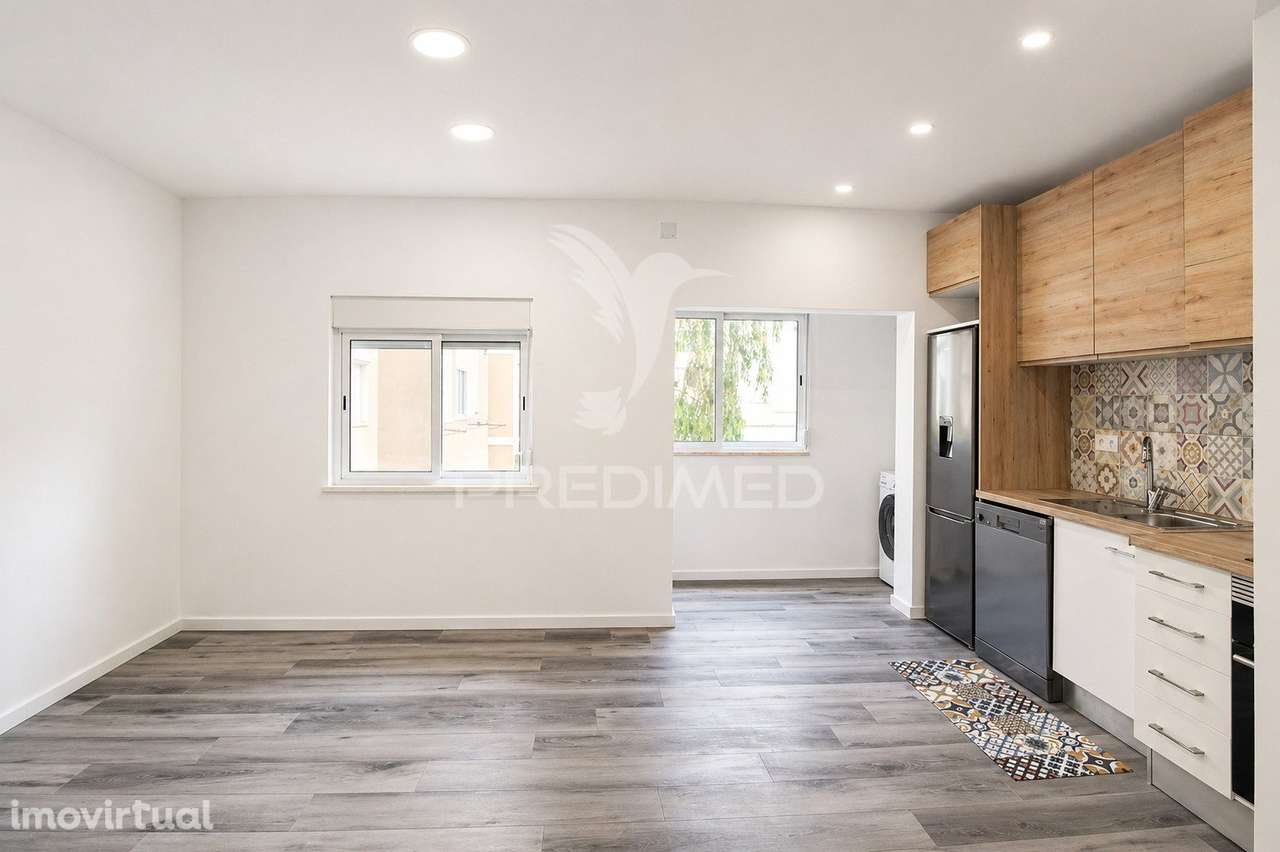 T2, 1º andar remodelado, junto ao parque Zeca Afonso - Grande imagem: 2/15