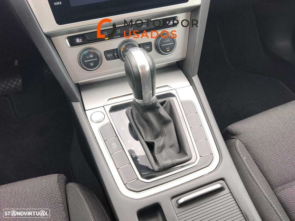 VW Passat Variant 2.0 TDI Confortline DSG - 23
