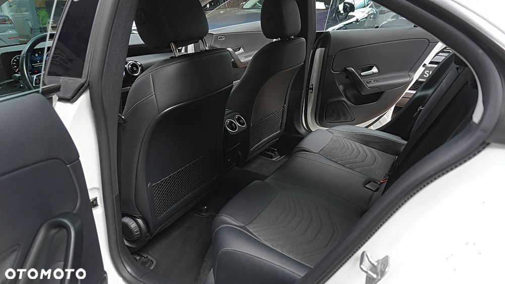 Mercedes-Benz CLA 200 7G-DCT - 15