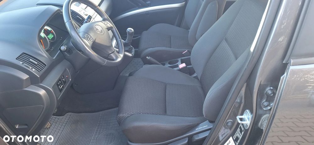 Toyota Corolla Verso - 12