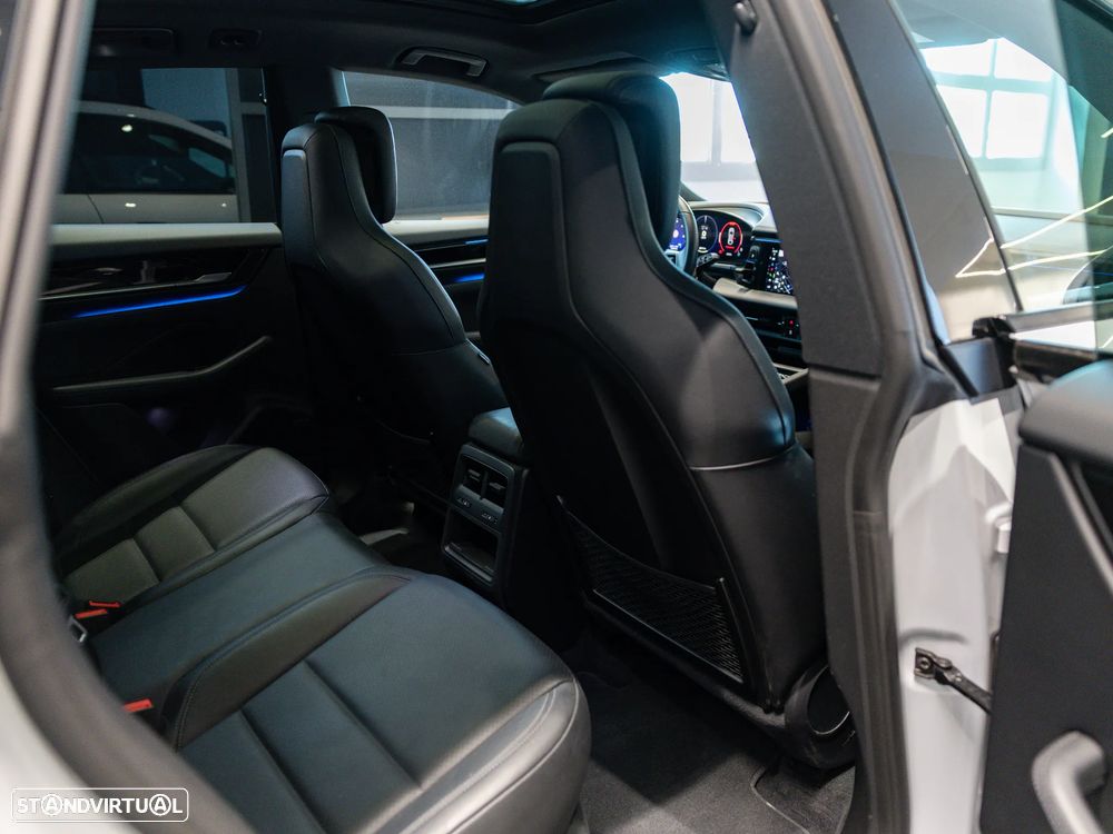 Porsche Macan Electric 4 - 38