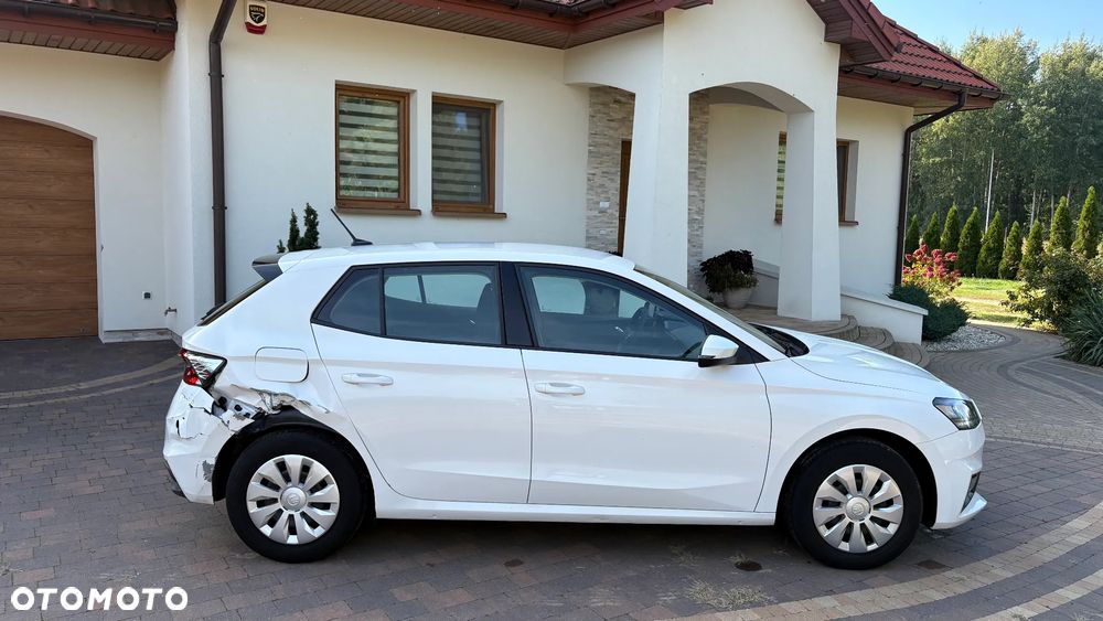 Skoda Fabia 1.0 Essence - 10
