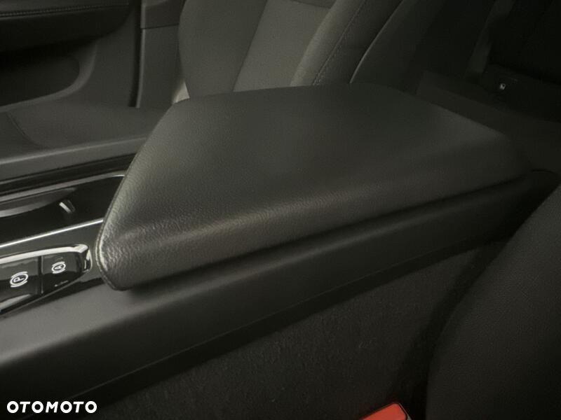 Volvo V60 Cross Country B5 B AWD - 19