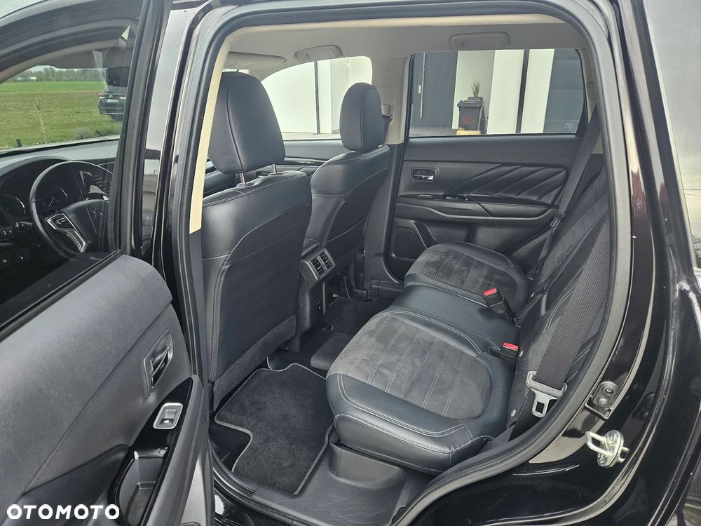 Mitsubishi Outlander 2.4 4WD Plus - 11