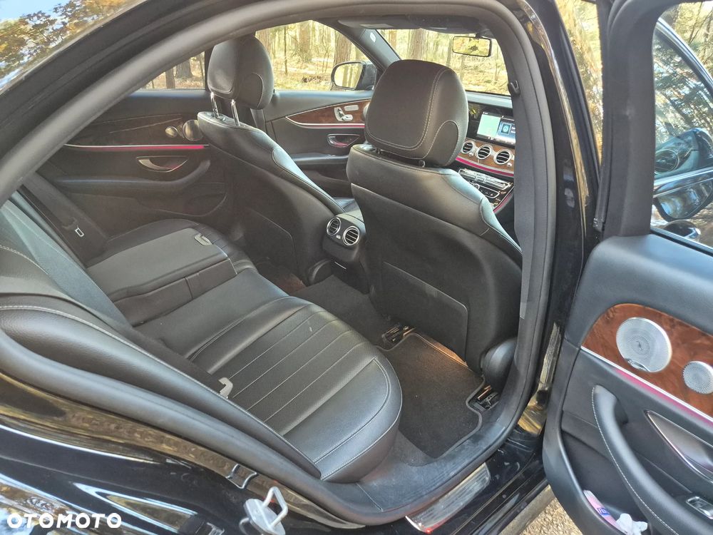 Mercedes-Benz Klasa E 300 9G-TRONIC AMG Line - 3