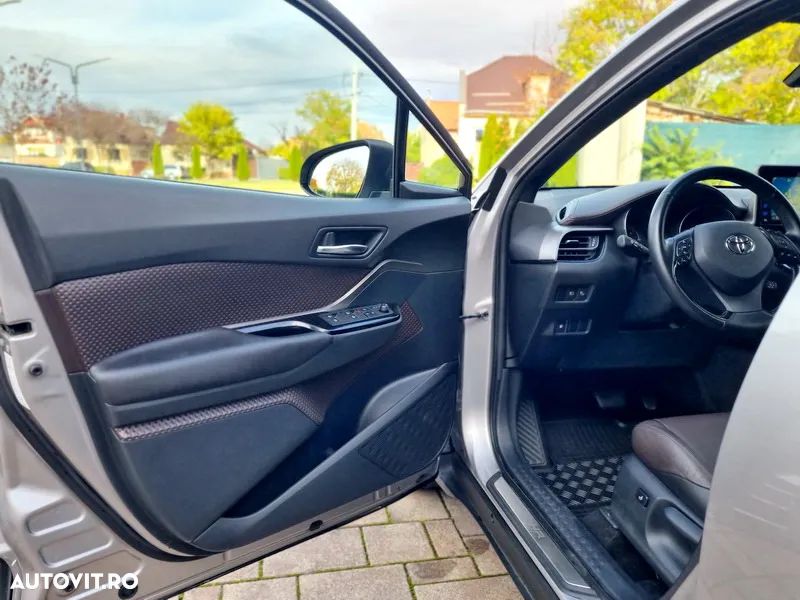 Toyota C-HR ver-1-8-hsd-122-cp-4x2-cvt-c--ult-style - 8