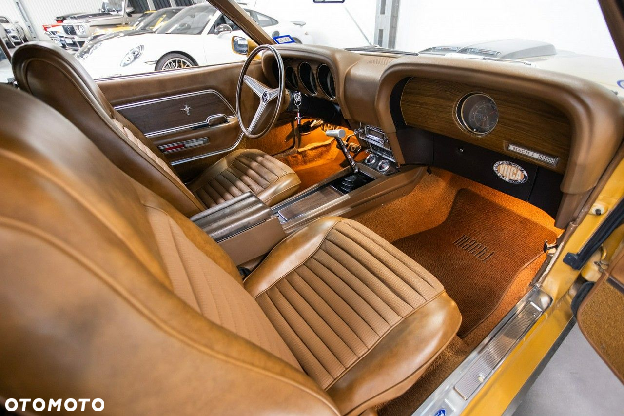 Ford Mustang - 24
