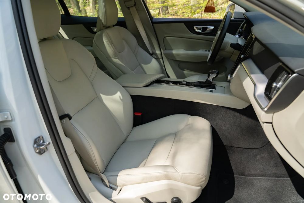 Volvo S60 T5 Momentum Pro - 12