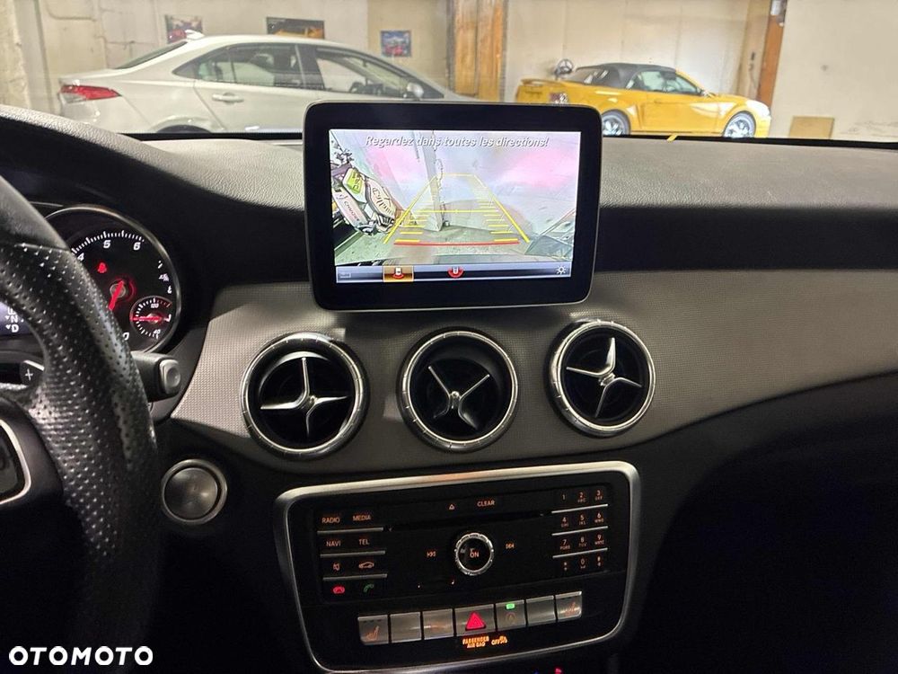 Mercedes-Benz CLA 250 4Matic 7G-DCT - 11