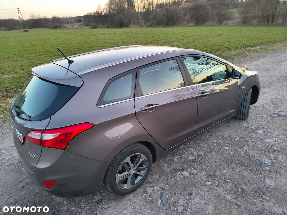 Hyundai i30 1.6 CRDi Fifa World Cup Edition - 4