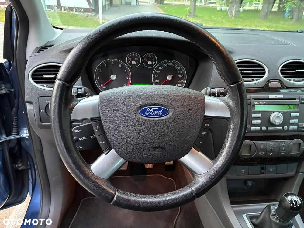 Ford Focus 2.0 Ghia - 5