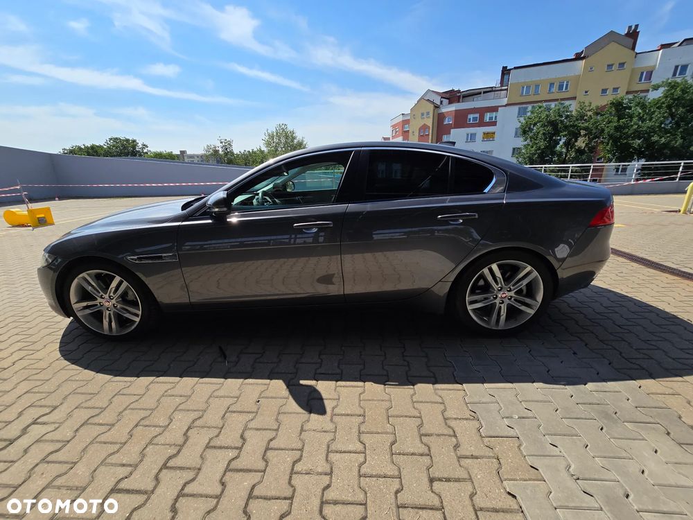 Jaguar XE S - 11