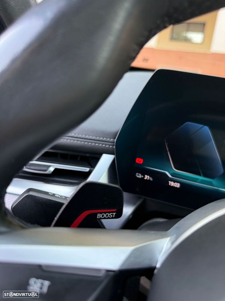 BMW iX1 eDrive20 Pack Desportivo M - 12