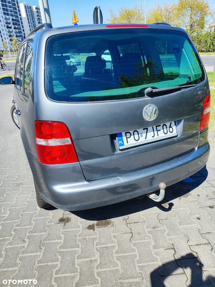 Volkswagen Touran 1.6 FSI Basis - 7
