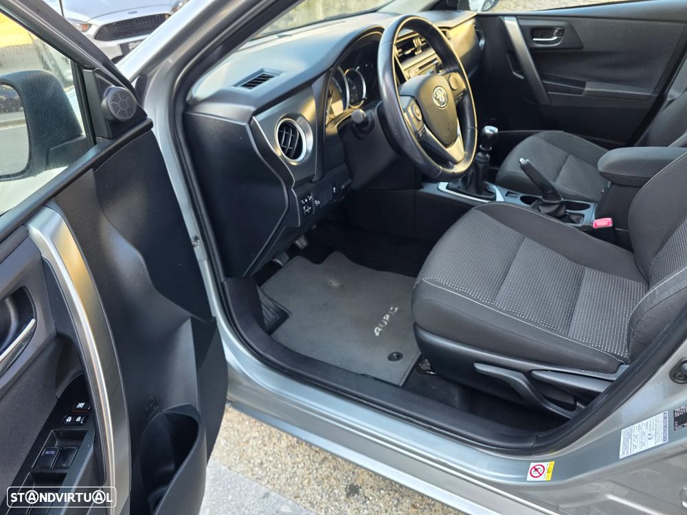 Toyota Auris Touring Sports 1.33 VVT-i Exclusive +Navi - 13