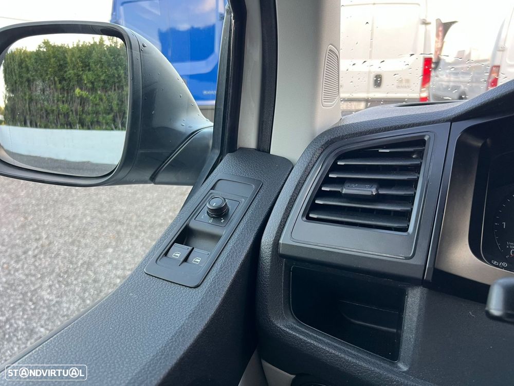 VW Transporter 9 LUGARES - 26