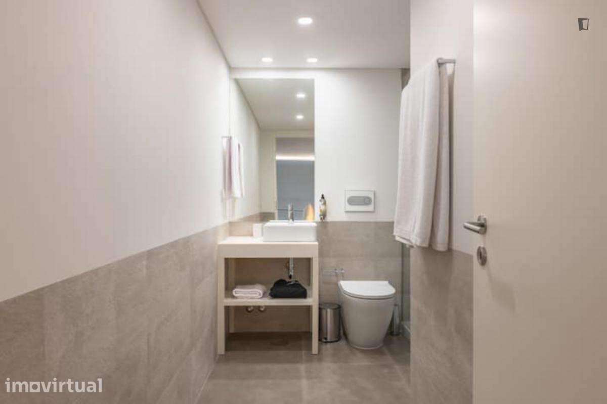Apartamento com 1 quartos - localizado em Santa Marinha Porto - Grande imagem: 4/13