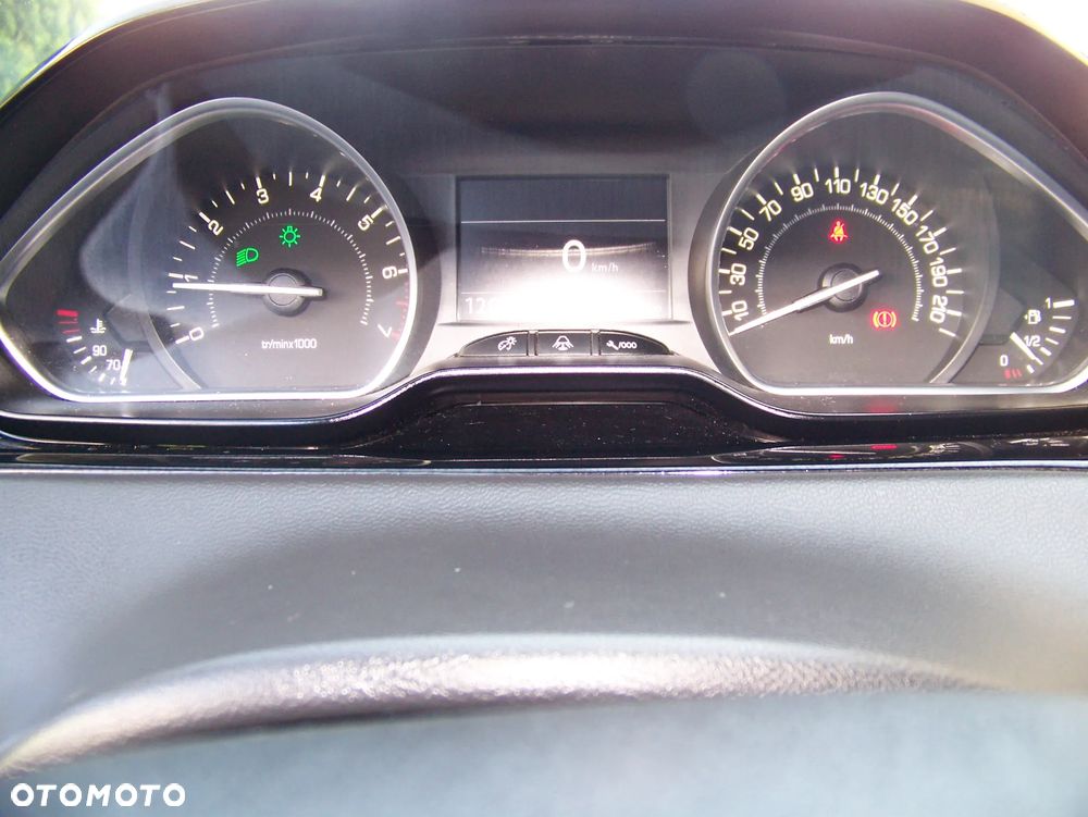 Peugeot 208 95 VTI Allure - 17