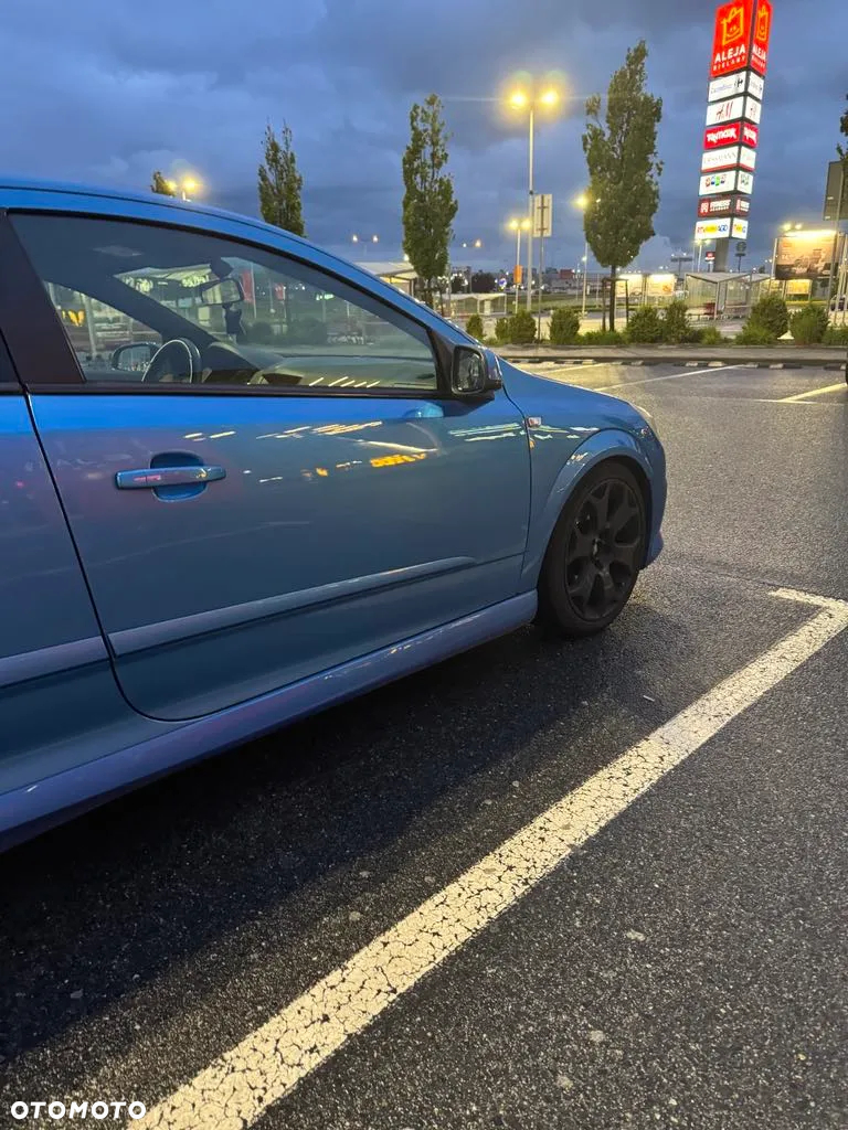 Opel Astra III GTC 2.0 T OPC - 9