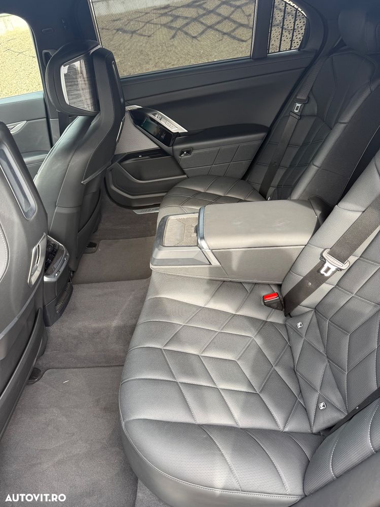 BMW Seria 7 - 26