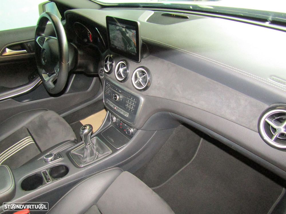 Mercedes-Benz A 180 d AMG Line - 13