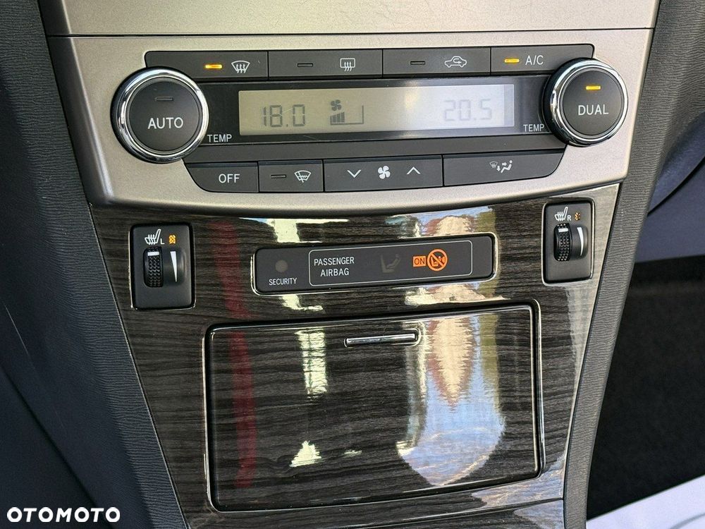 Toyota Avensis 2.0 Premium MS - 15