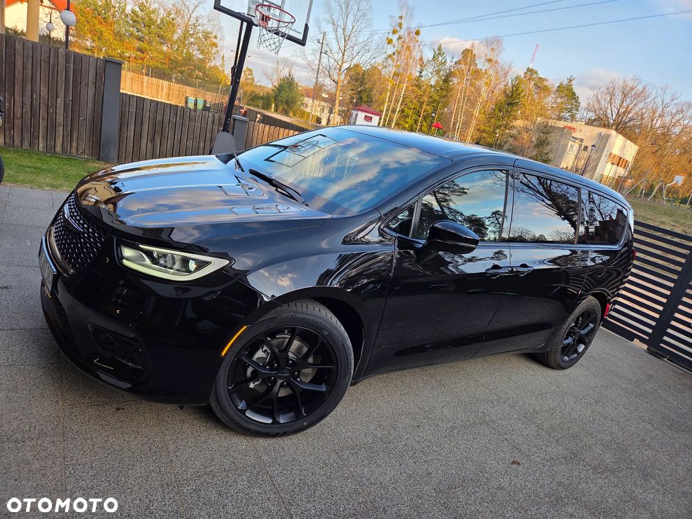 Chrysler Pacifica - 2