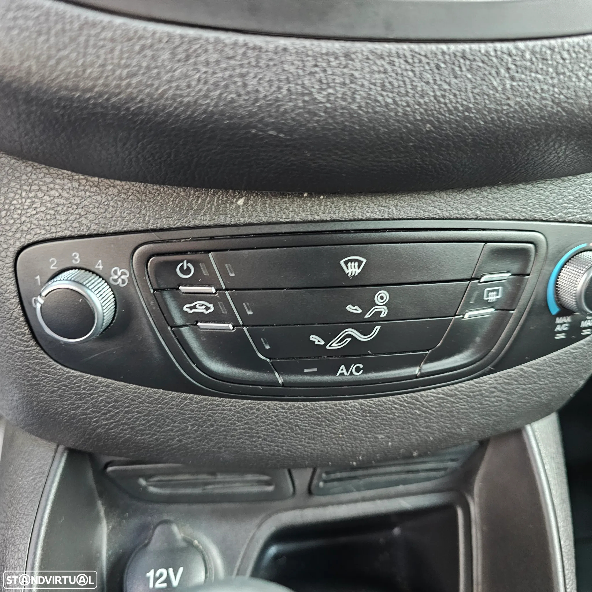 Ford Transit Courier - 17