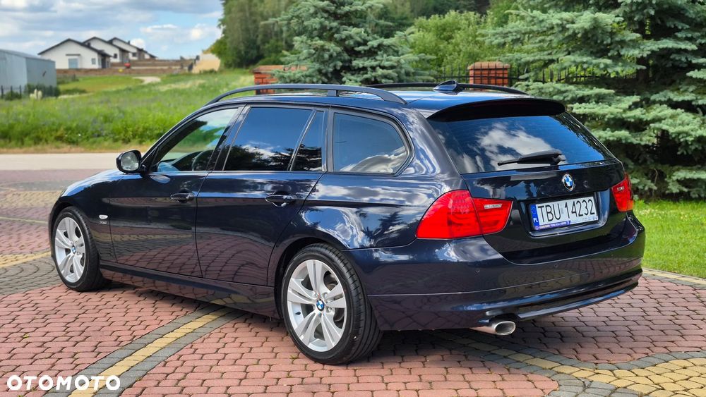BMW Seria 3 320d xDrive - 23