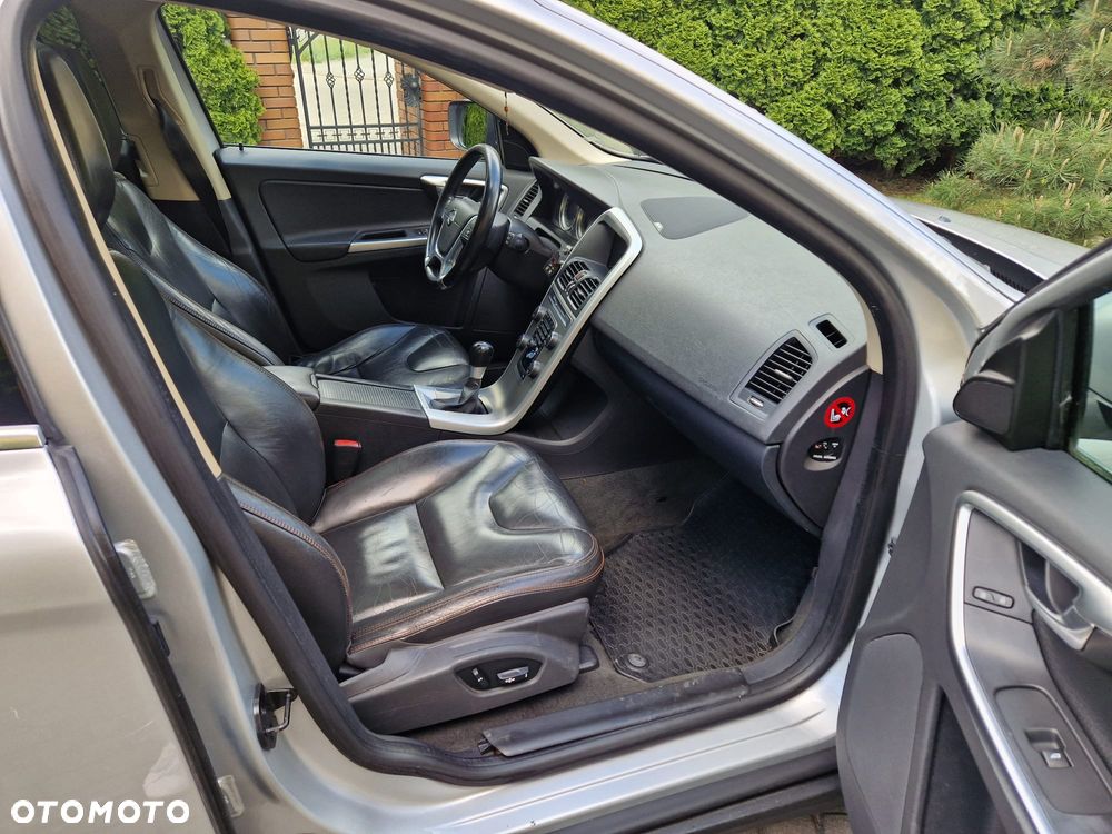 Volvo XC 60 D4 Momentum - 9