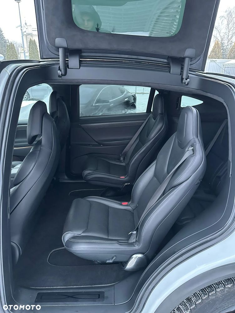Tesla Model X - 17