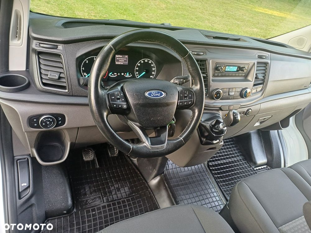 Ford Custom - 19